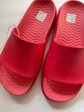 Native Wanderfoam Spencer Slide Sandals Popsicle Pink Women’s US 6 NWT